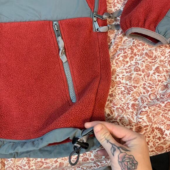 The North Face Red Fleece Jacket Size Medium - Picture 6 of 7